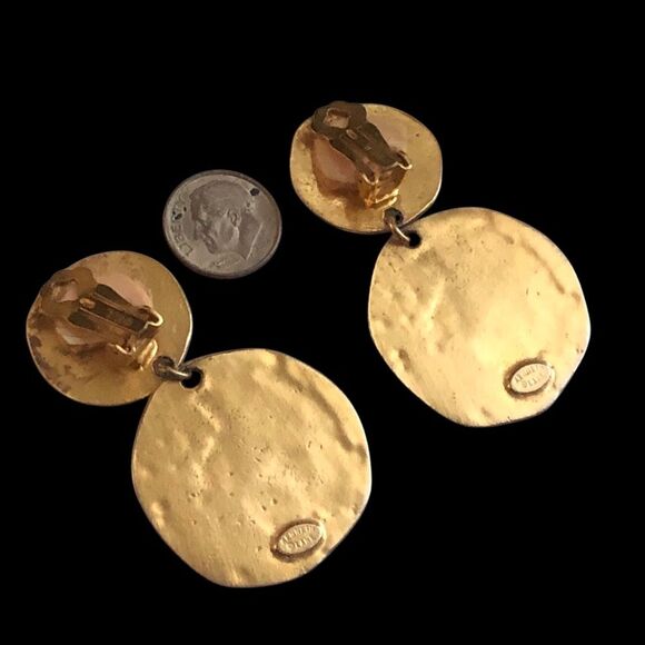 Signed KJL 90s Oversized “Coin” Runway Clip-on Earrings - Picture 3 of 4